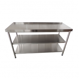 MESA LISA COM PRATELEIRA INFERIOR GRADEADA