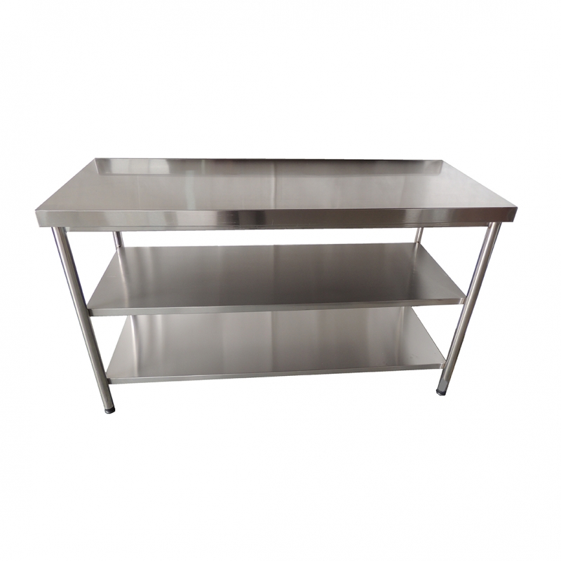 MESA LISA COM PRATELEIRA INFERIOR GRADEADA